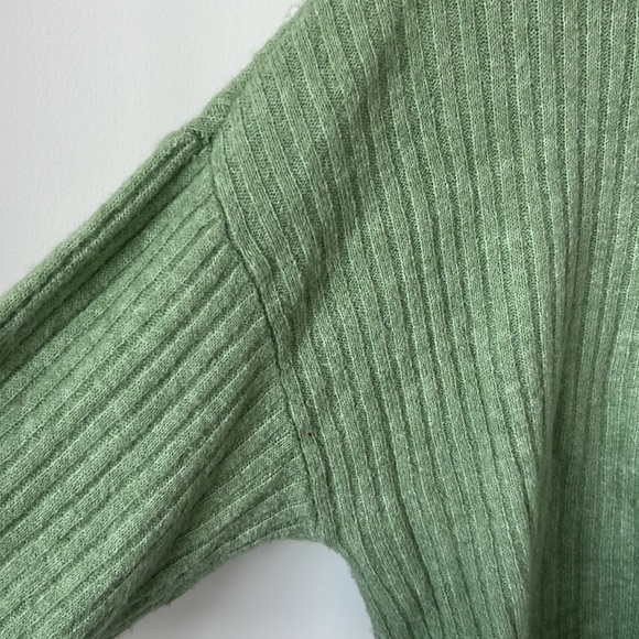 H&M Green Knit Sweater - Picture 5 of 5